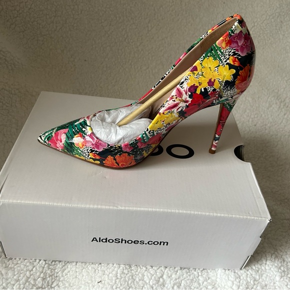 I bought them before I hurt my knee,they are new. - Picture 3 of 3